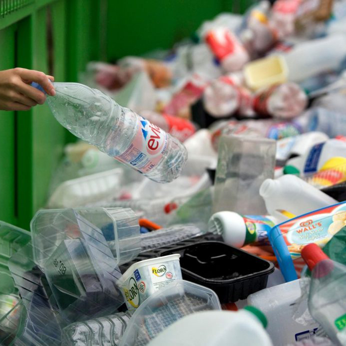 كيف يتم إنتاج البلاستيك